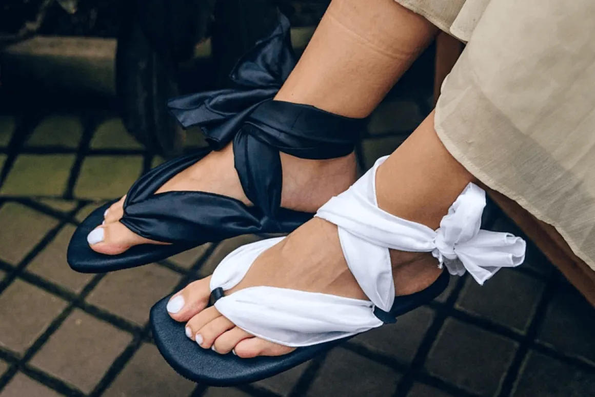 Ahinsa ~ Sandale Vegan ~ Schwarz